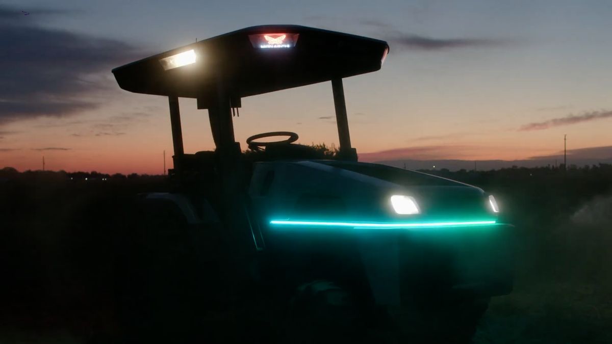 „Zemědělská Tesla.“ Americký autonomní elektro-traktor expanduje do Evropy